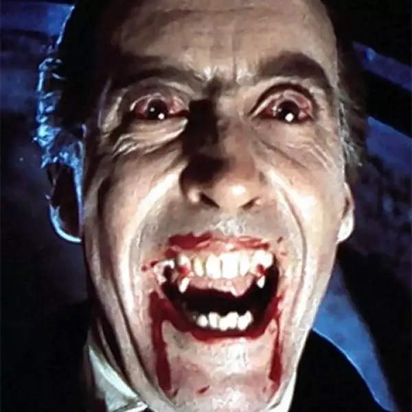 Interpretado por Christopher Lee.