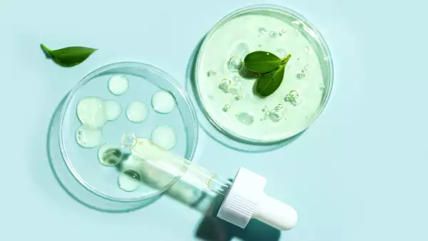 No quiere venderse en supermercado o farmacias: la marca dermocosmética que apuesta por mercado premium 