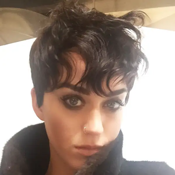 Katy Perry dijo adiós al pelo largo con este sofisticado corte.