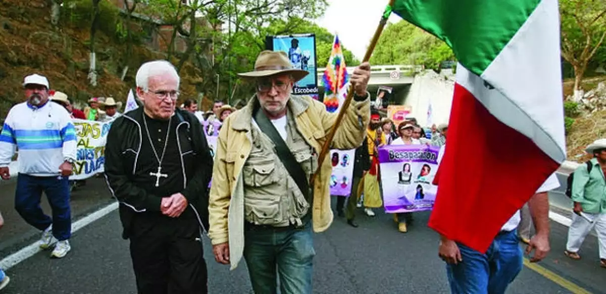 Javier Sicilia ha sido acompañado por diversos personajes como el obispo de Saltillo, Raúl Vera.
