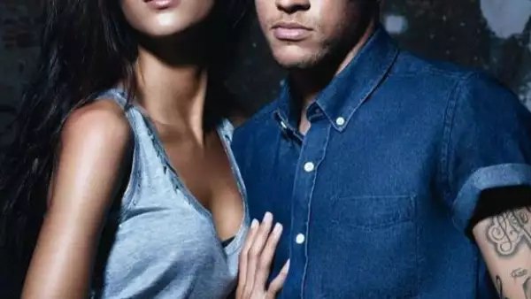 El futbolista brasileño repite como la imagen de la marca de lentes, pero esta vez está muy bien acompañado por Daniela de Jesús Cosío, logrando una sexy combinación.