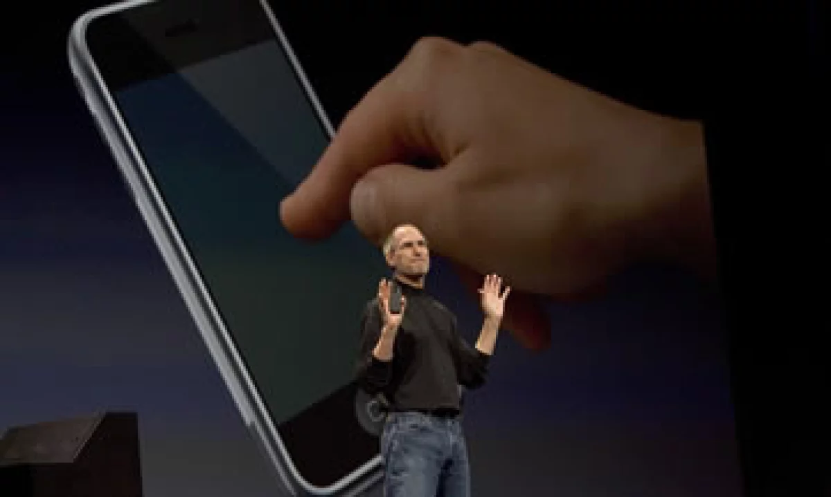 Steve Jobs presentó el 9 de enero de 2007 el primer iPhone de la historia. (Foto: Getty Images)