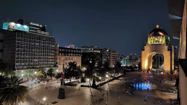 Atención a los detalles con algo de tendencia a exagerar