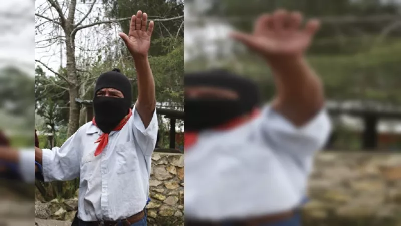 zapatista reguarda una entrada en oventic