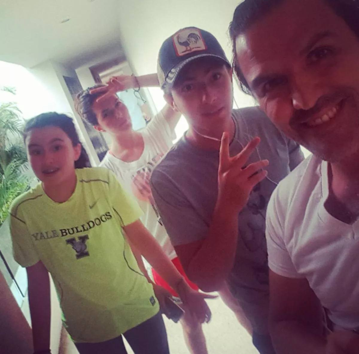 Claudia ha presumido a sus futuros hijastros en varias fotografías en Instagram.