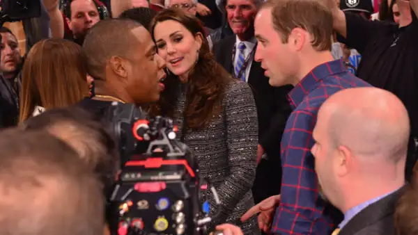 En un breve momento del partido, Beyoncé y Jay Z se acercaron a los duques para saludarlos.