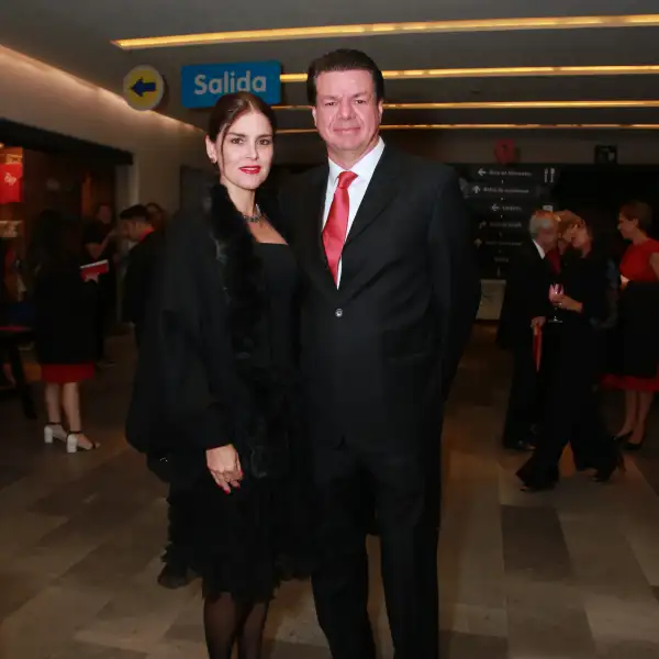 CENA EN ROJO