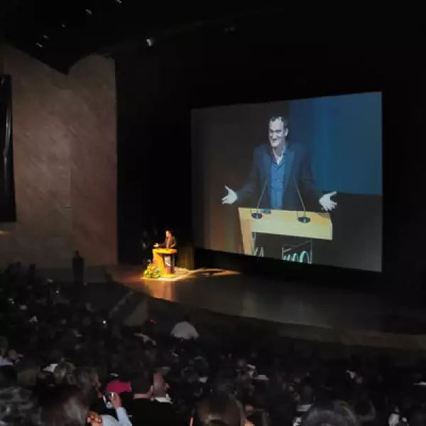 La película Bastardos sin Gloria de Quentin Tarantino inauguró la 7ª edición del Festival Internacional de Cine de Morelia (FICM) que se presenta del 3 al 11 de octubre. El director dio una conferencia de prensa y develó una placa.