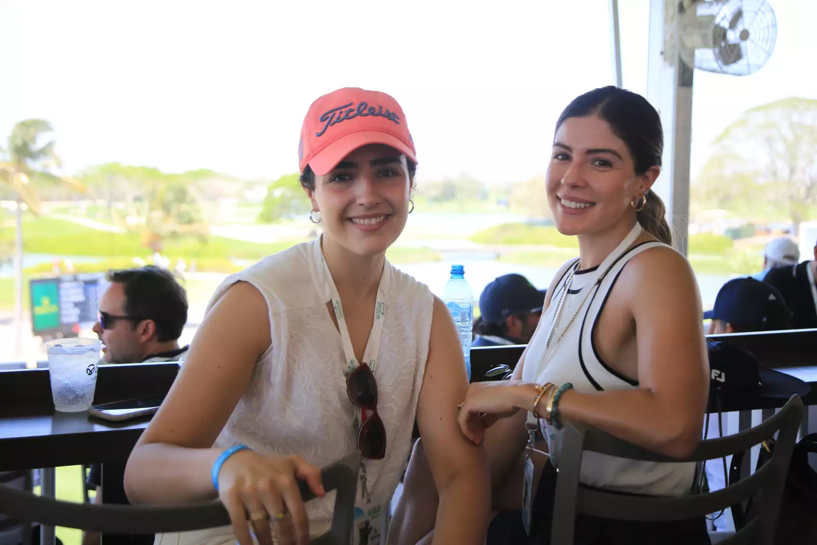 Fernanda Blanco y Araceli García 