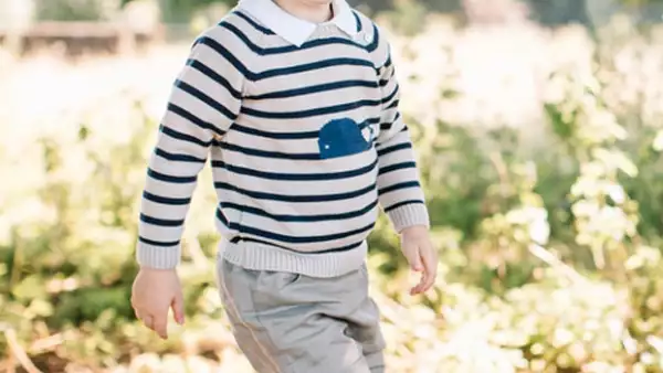 Happy birthday, George! El tierno príncipe cumple hoy tres años, por lo que los duques de Cambridge publicaron unas imágenes del pequeño, en su casa de Norfolk, para festejarlo.