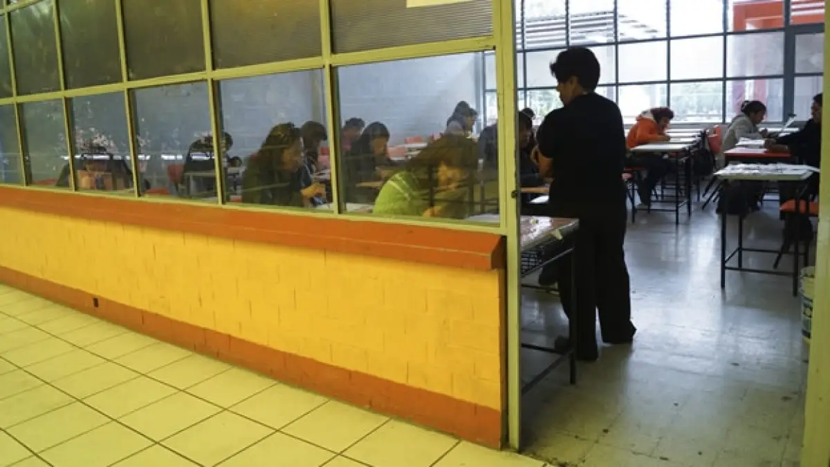 Maestros son descubiertos haciendo trampa en examen para la promoción docente de Usicamm