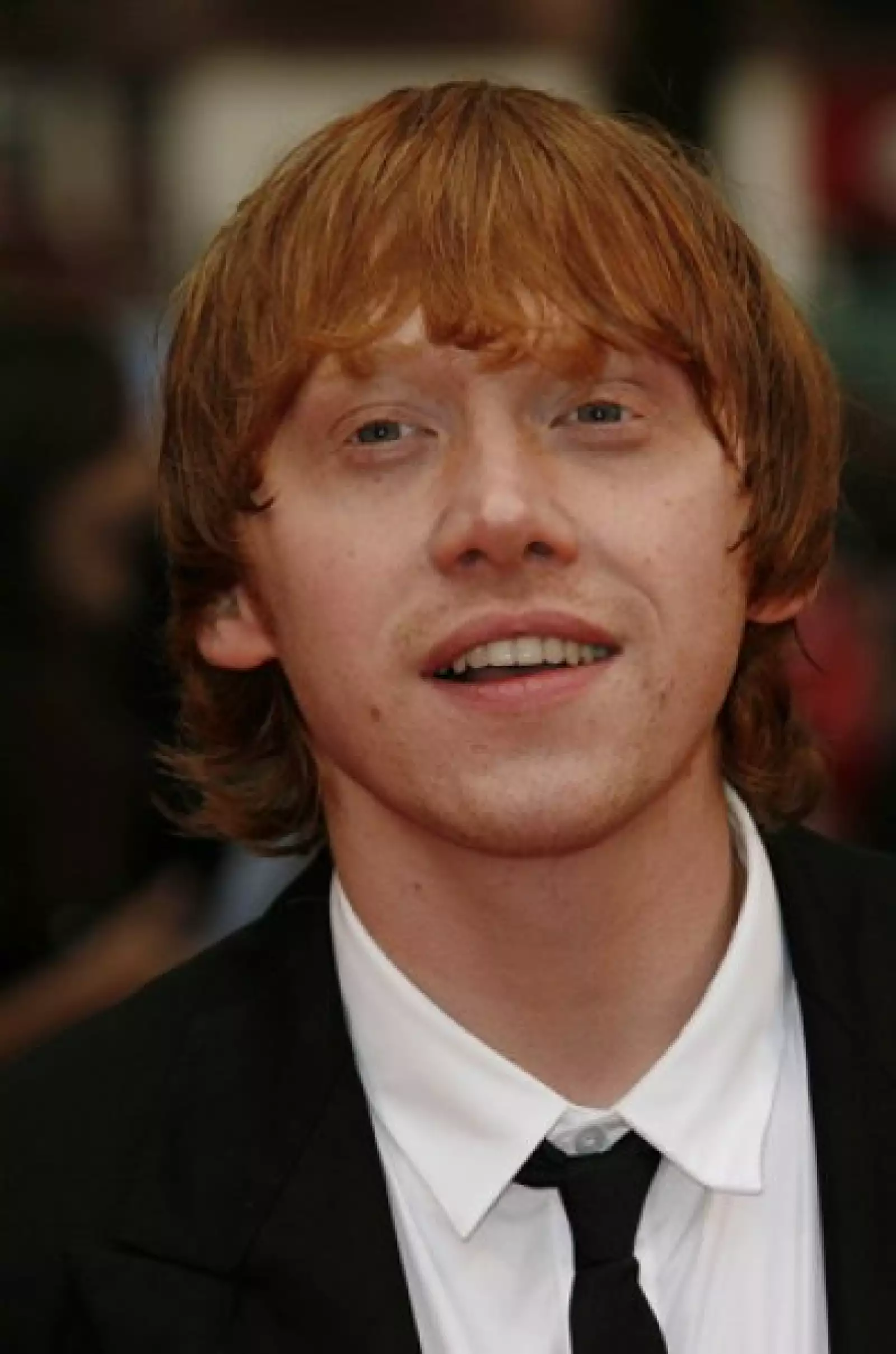 Rupert Grint es Ron Weasley, uno de los personajes centrales de la película. El joven pelirrojo fue muy bien recibido en su paso por la albombra roja.