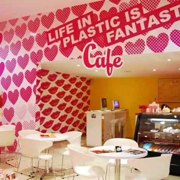 Como servicio adicional, esta tienda ofrece celebrar su cumpleaños en tres paquetes: rockera, fashionista y princesa, cada uno con estilos, actividades y características diferentes.