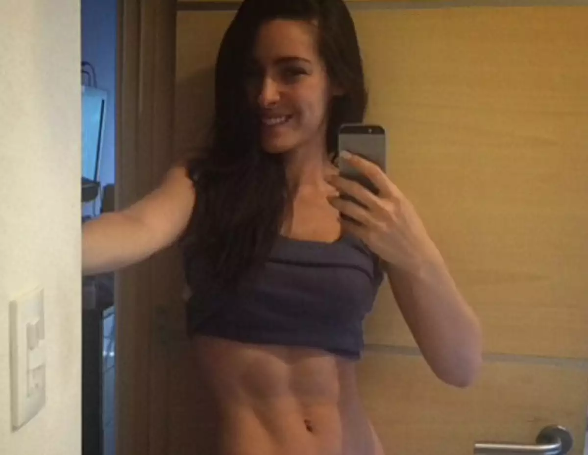 Ariadne Díaz sube la temperatura en redes sociales, además Sofía Castro más enamorada que nunca y Taylor Swift en una cita para tres junto a Calvin Harris y Karlie Kloss.