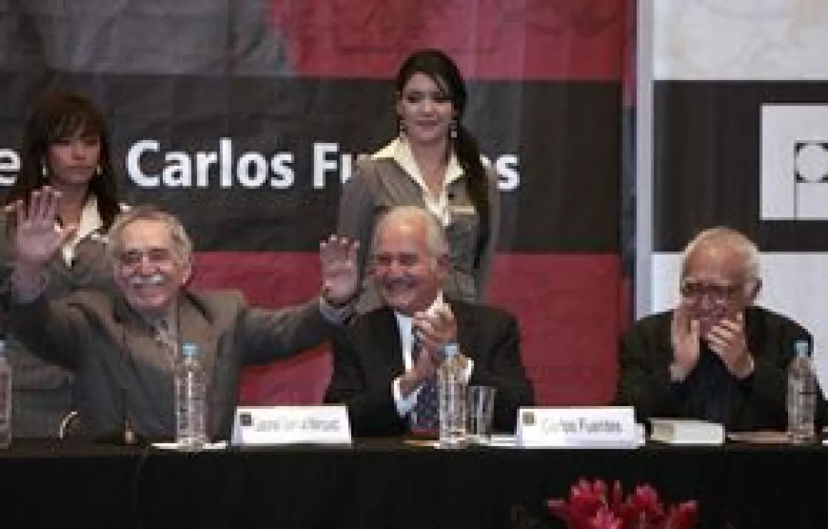 El escritor mexicano festejó sus 80 años junto a Gabriel García Márquez y Carlos Monsiváis en la FIL de Guadalajara, donde además presentó la edición especial de ‘La región más transparente’.