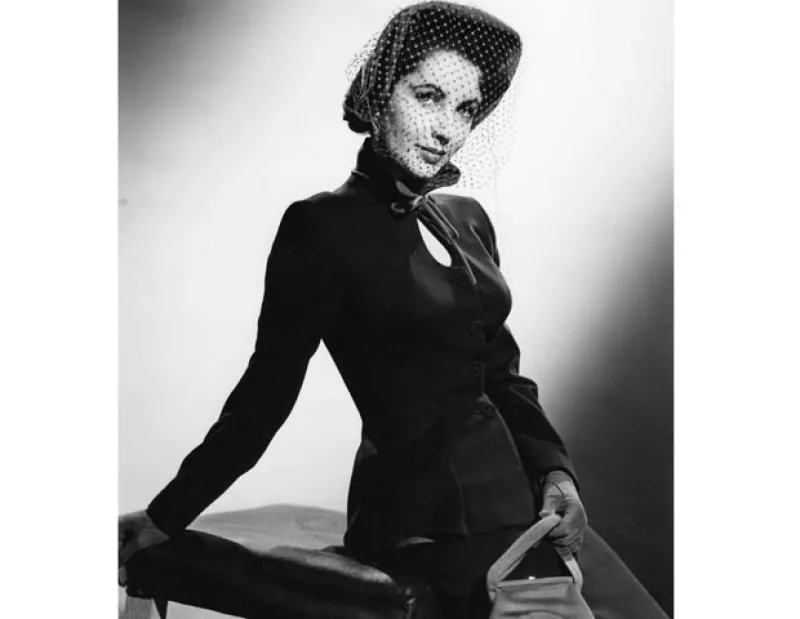El libro "Elizabeth Taylor: There is nothing like a Dame" fue escrito por el ex periodista del "New York Times", Danforth Prince, y el biógrafo de celebridades Darwin Potter.