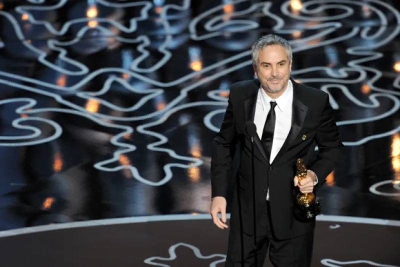 El director dedicó su premio a su madre y agradeció a todo su equipo de trabajo así como a su hijo Jonás Cuarón y su novia Sheherazade Goldsmith.
