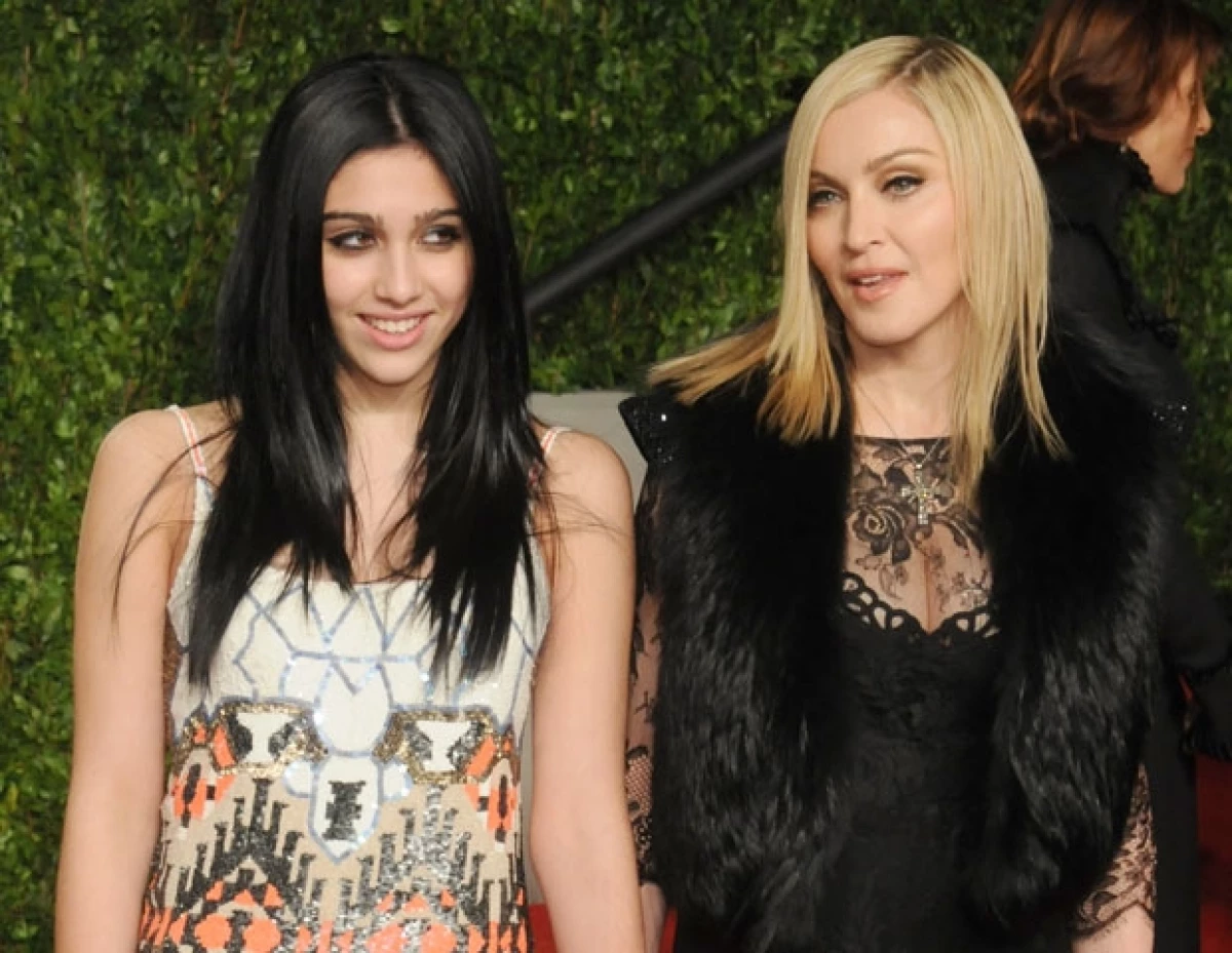 Lourdes es la única hija en la relación entre Madonna y el bailarín Carlos León.