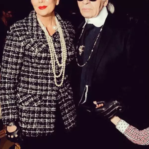 La socialité junto a Karl Lagerfeld.