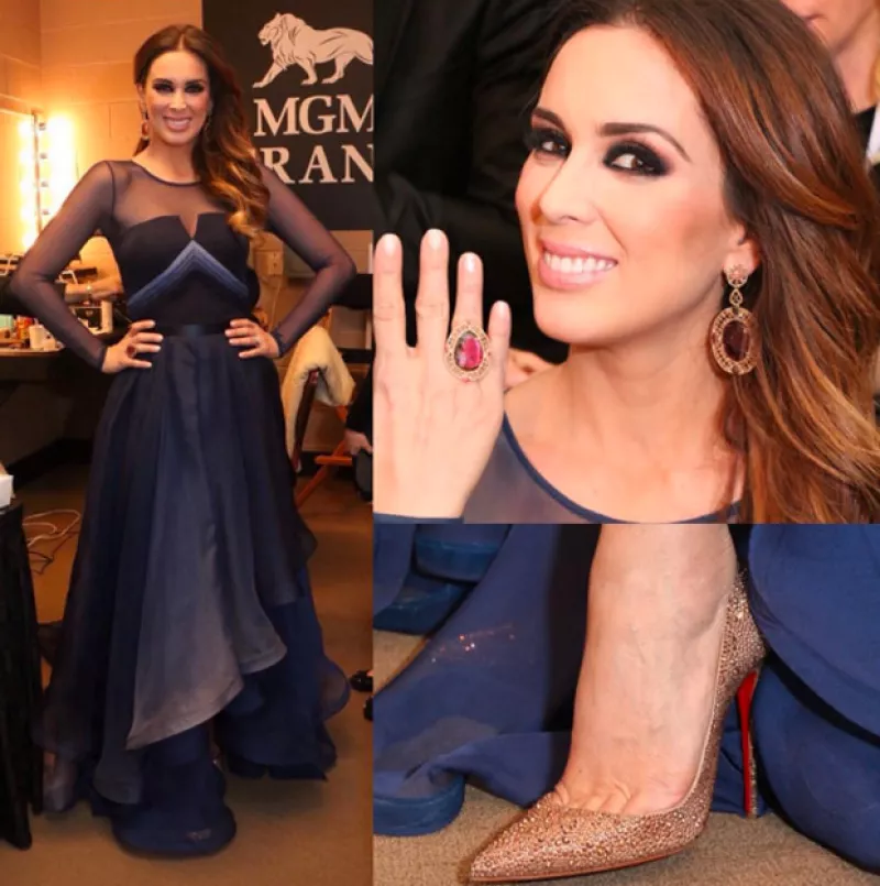 Ayer se celebró uno de los eventos más importantes de la música latina, siendo la guapa tapatía una de las estrellas del show, pues en ningún momento dejó de impresionar con sus cambios de vestuario.