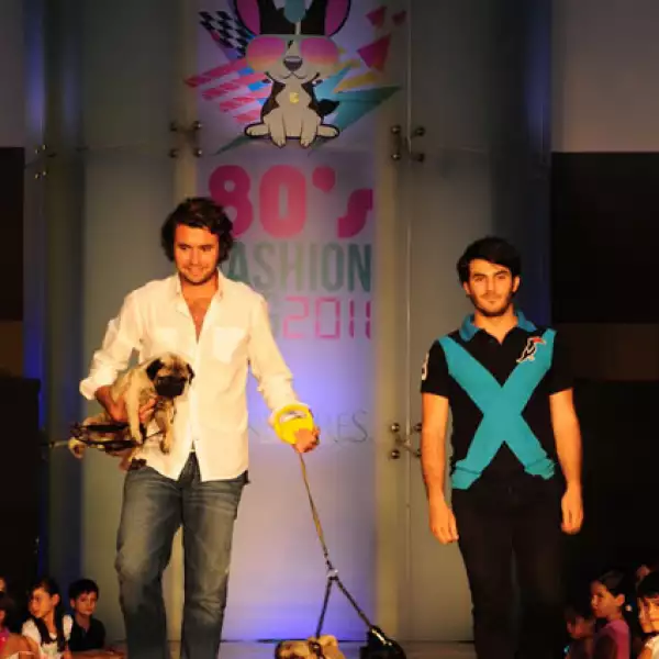 Desfile Perros con sus dueños