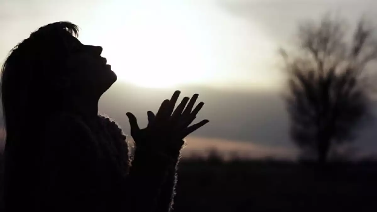 Un momento a solas con Dios puede cambiar tu historia - IMAGENES