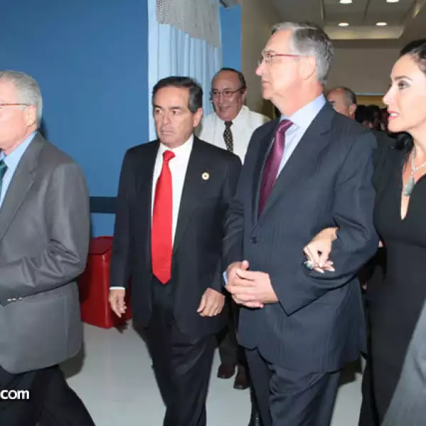 Raúl Velásquez,Daniel Goñi,Ricardo Salinas Pliego,María Laura Salinas