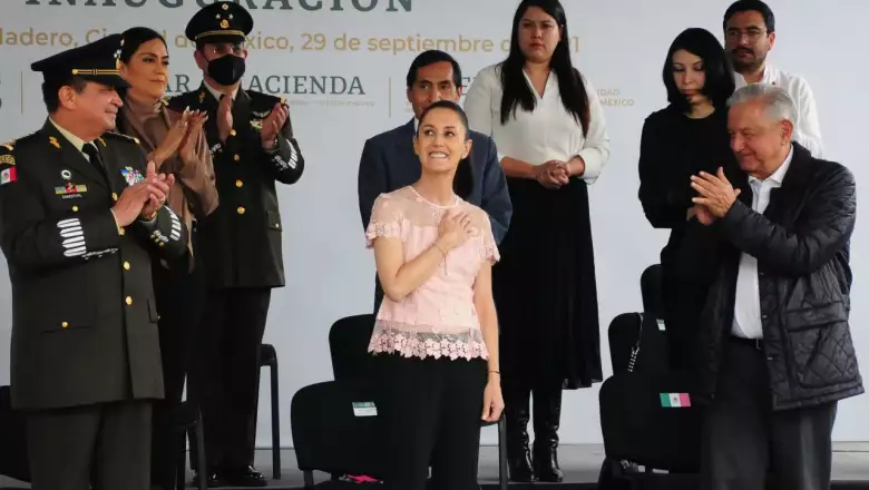 La jefa de gobierno, Claudia Sheinbaum, agradece los aplausos