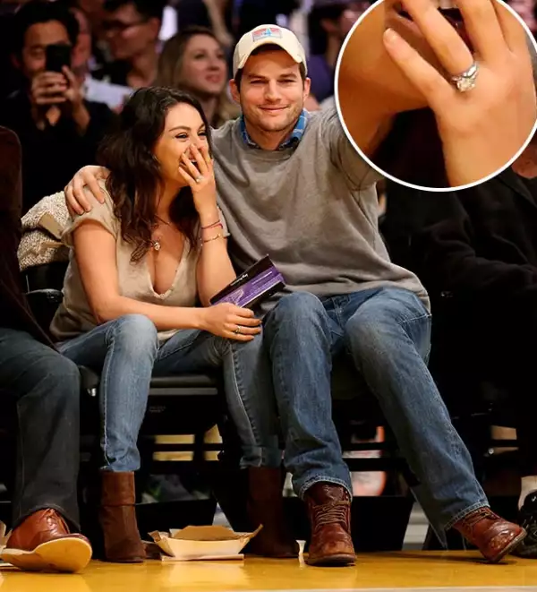 En su salida post-baby Mila presumió un anillo que deja ver su compromiso con Ashton.