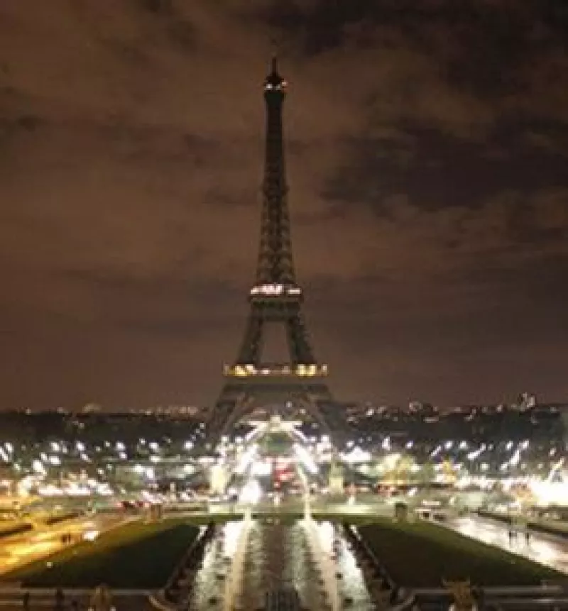 Con gran éxito el mundo se sumó al llamado de desconectar aparatos y apagar la luz durante una hora.