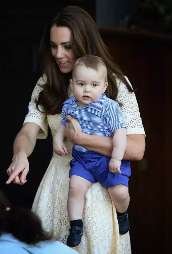 Kate MIddleton y el príncipe George durante su gira por Australia y Nueva Zelanda.