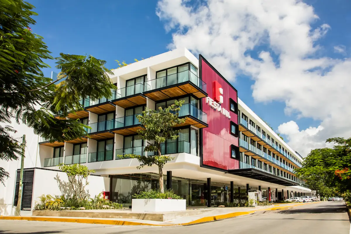 Grupo Posadas Fiesta Inn
