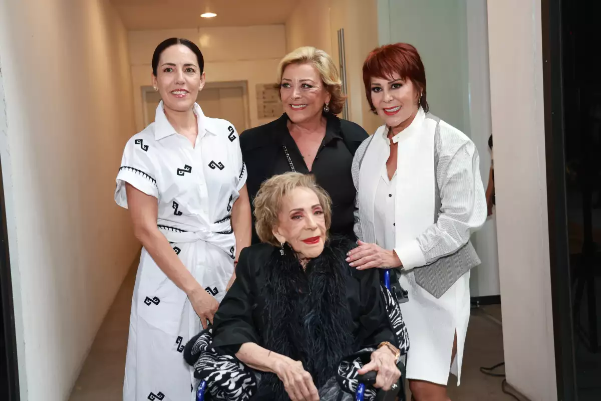 Stephanie Salas, Sylvia Pasquel,  Silvia Pinal y Alejandra Guzm