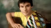 El buscador de talentos Raúl Loya apadrinó a Juan gabriel con el nombre artístico de Adán Luna. Así debutço en televisión en el programa Noches Rancheras en 1965.