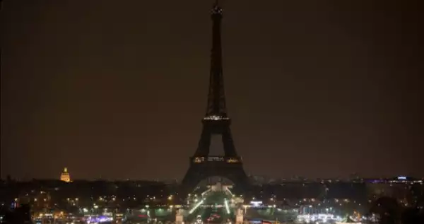 Sin duda la imagen de la Torre Eiffel ha sido la más compartida en las últimas horas.