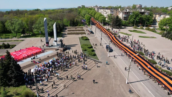 People mark the anniversary of the victory over Nazi Germany in World War Two in Mariupol