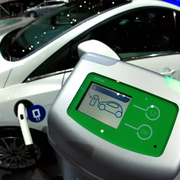 Ford Focus mostró su modelo eléctrico en un Auto Show dominado por los autos pequeños.