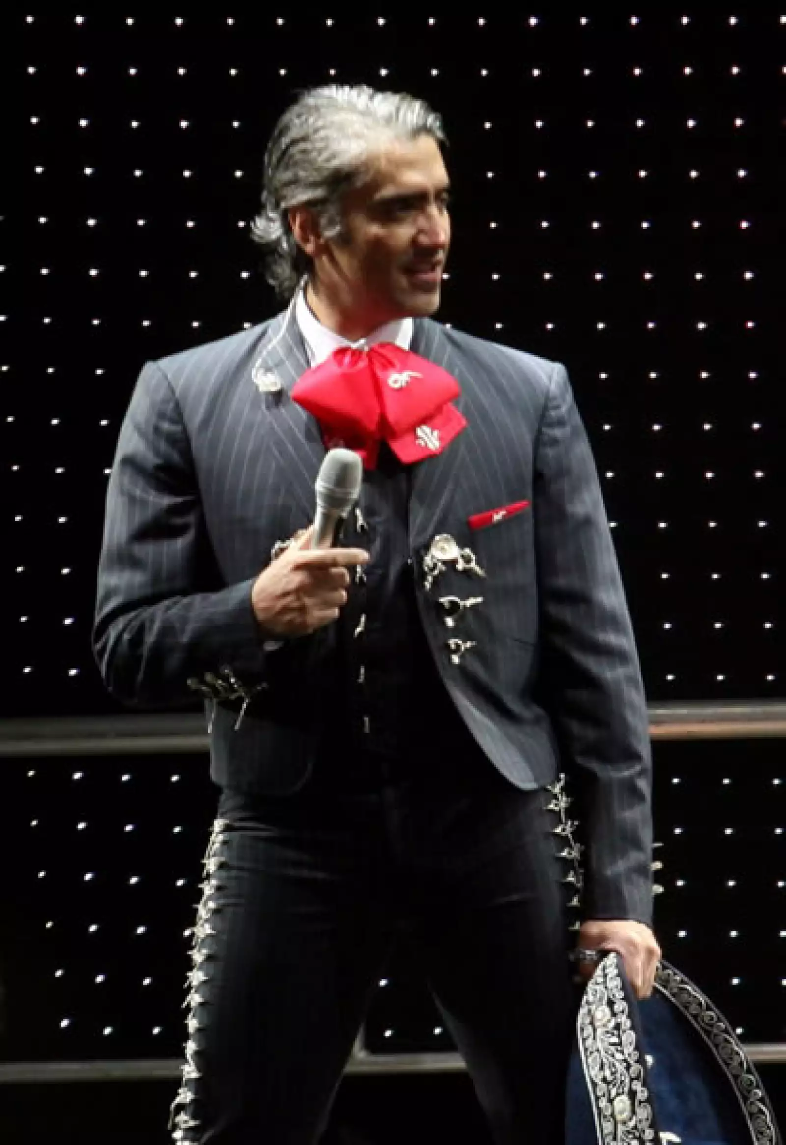 Concierto Alejandro Fernández, Beraka.