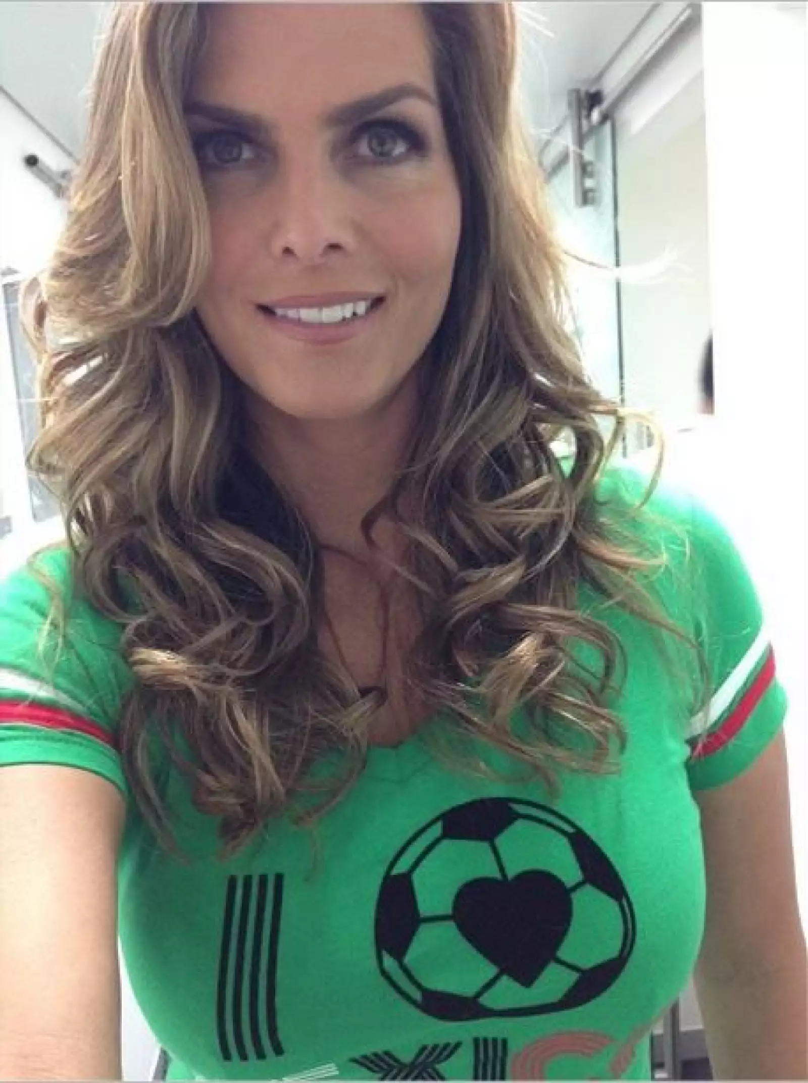 Montserrat Oliver, quien se encuentra en Brasil, es una fiel aficionada a la selección mexicana.