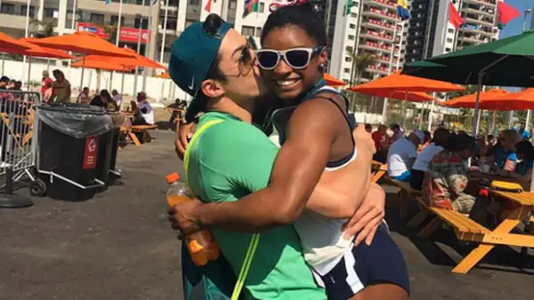 Arthur Mariano, novio de la gimnasta estadounidense, publicó orgulloso en Instagram que él es el dueño del corazón de la medallista olímpica.