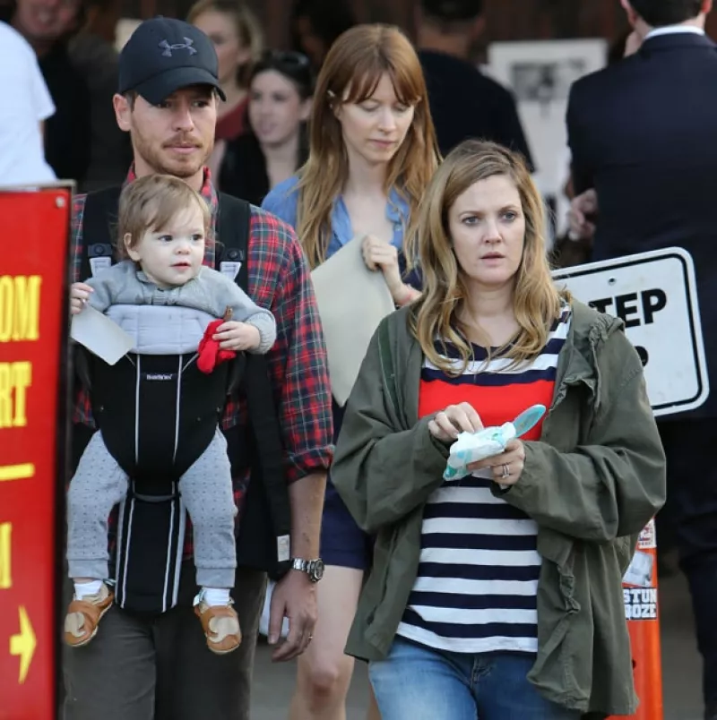 La actriz comentó en la revista People que trató de ocultarlo lo más que pudo pero está muy feliz al igual que su esposo Will Kopelman por la llegada de su futuro bebé.