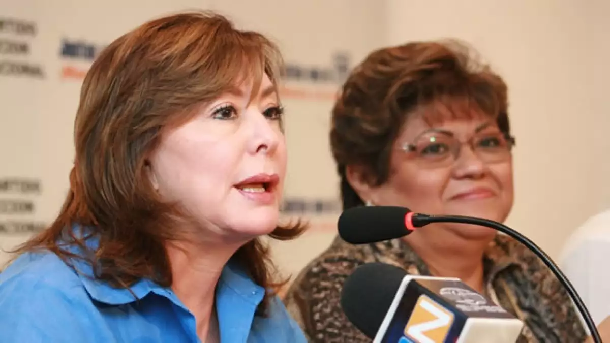 Beatriz Zavala en conferencia de prensa