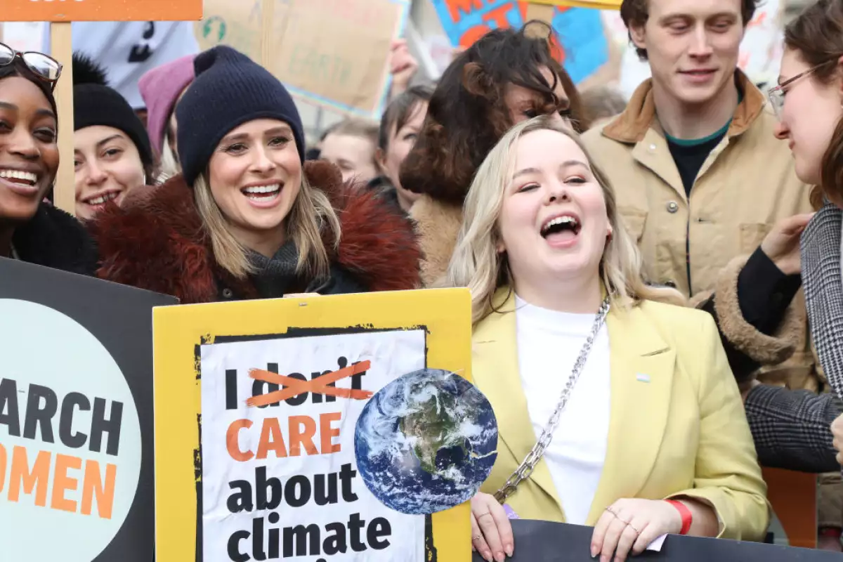 Nicola Coughlan en una protesta por la crisis climática
