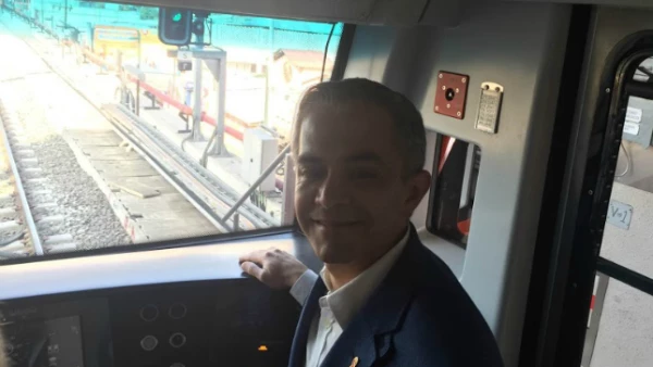El jefe de Gobierno del DF subió a uno de los trenes para dar el primer recorrido tras la reapertura