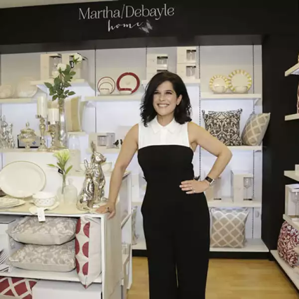 La empresaria se mostró sonriente y feliz durante el lanzamiento.