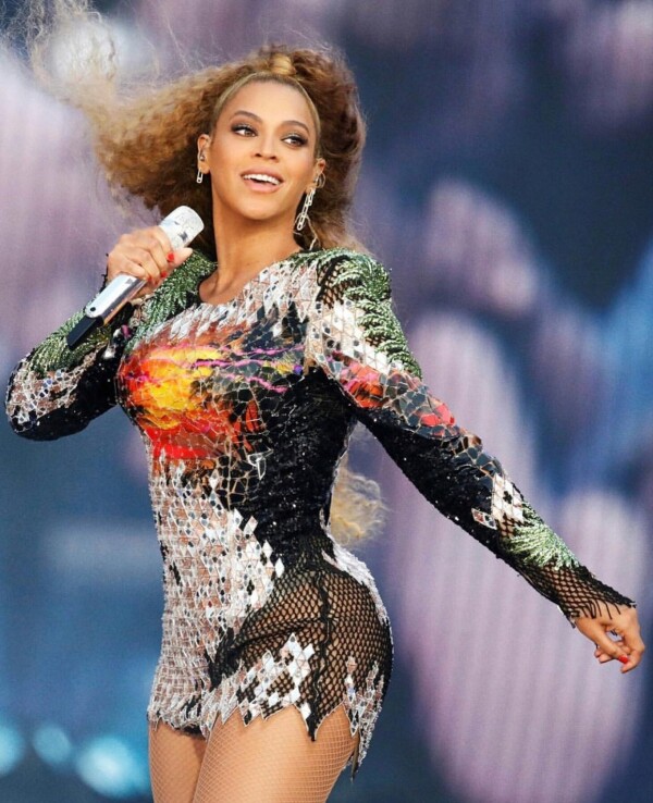 Beyonceě in Messika - On the Run 2 Germany (5)
