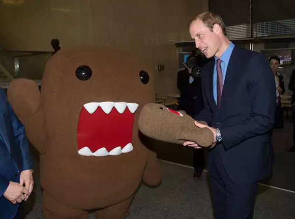 El príncipe William se llevó como recuerdo un peluche del famoso personaje.
