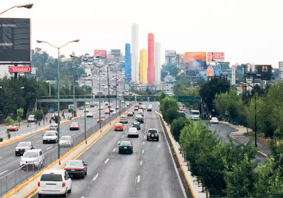 Las torres de Satélite son obra de Luis Barragán y del escultor Mathias Goeritz. (Foto: ARCHIVO/SEGISMUNDO ENGELKING)