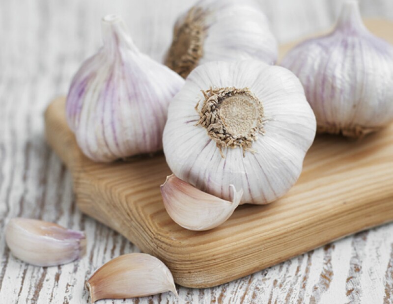 El ajo tiene antioxidantes que ayudan a limpiar el cuerpo y a mantenerlo joven.