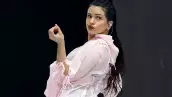 Rosalía Vila Tobella, nombre real de la cantante, compositora y productora, publicó su primer álbum en 2017 titulado “Los Ángeles”, que le valió una nominación a mejor artista nueva en los Latin Grammy de ese año.